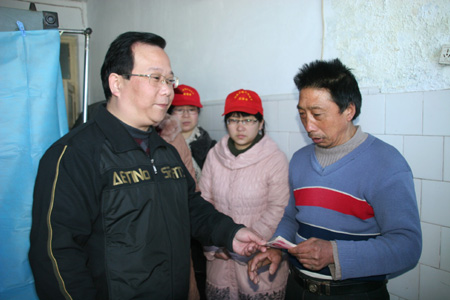 愛灑濟源 志愿者救助最美的彩霞