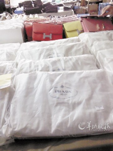 廣州:偏僻小黑屋造出“英國皇室御用食品”(圖)