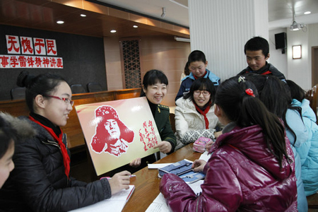 “雷鋒日”里學雷鋒