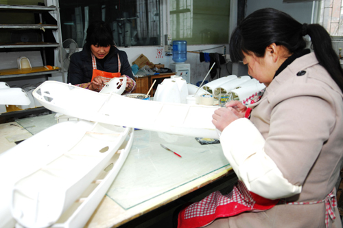 河南唐河：留守婦女家門口再就業