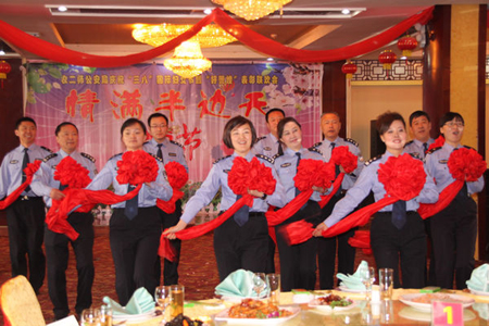 慶“三八”國際婦女節暨“好警嫂”表彰聯歡會