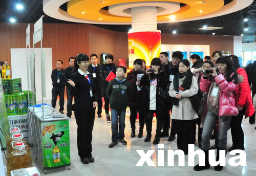 金龍魚武漢工廠舉辦媒體開放日活動