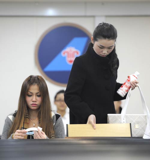 南方航空在瓊招乘首日 200多名在校大學生報名