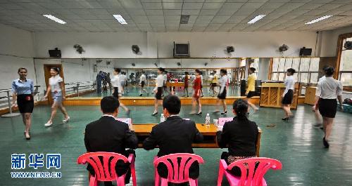 云南航空湖南招空乘 美女帥哥云集