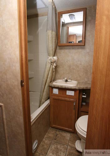 長春:拖著房車接媳婦(組圖)