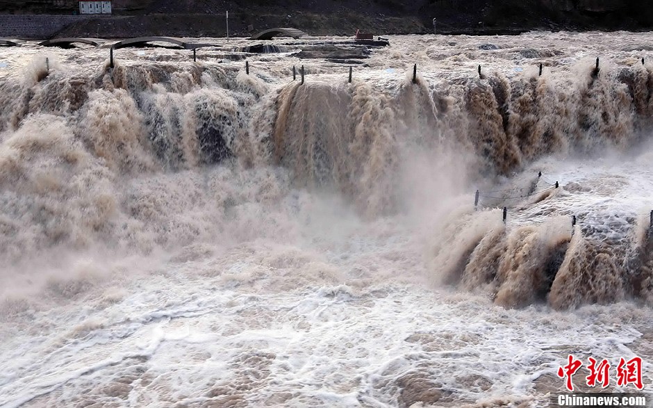 黃河壺口桃花汛洪峰安全度過 形成壯觀瀑布(圖)
