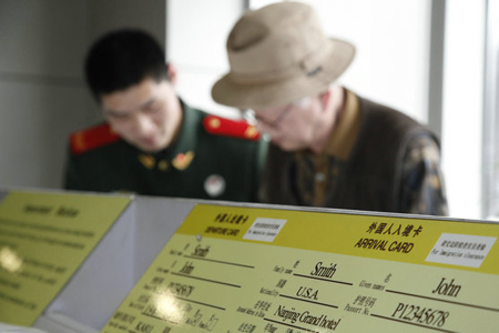 江蘇無錫邊檢：熱情服務(wù)返鄉(xiāng)祭祖臺胞