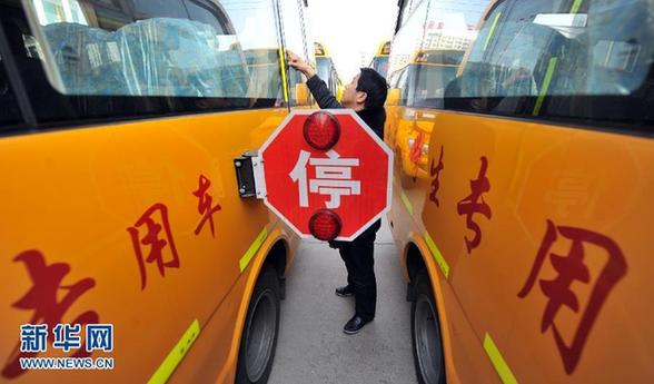 校車安全條例草案獲原則通過 賦予校車優先權