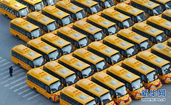 校車安全條例草案獲原則通過 賦予校車優先權