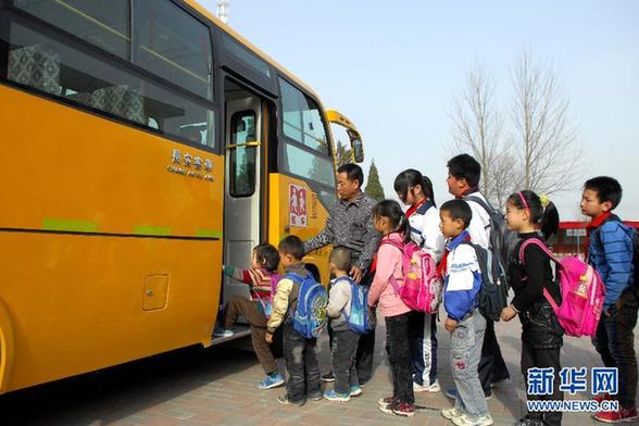 校車安全條例草案獲原則通過 賦予校車優先權