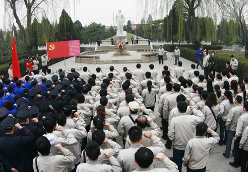 太重集團(tuán)走進(jìn)劉胡蘭村深入開展黨的純潔性教育活動(dòng)