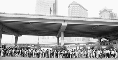 小白領，工資為啥“白領”？