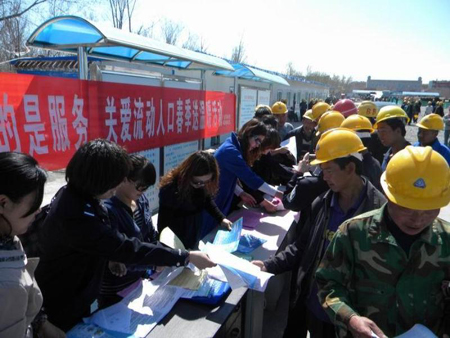 奎屯公安深入建筑工地開展法律宣傳教育活動