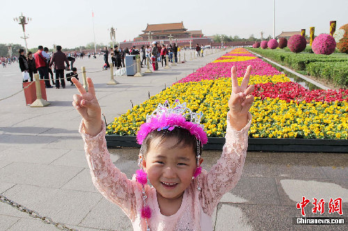天安門(mén)廣場(chǎng)“五一”花壇正式亮相