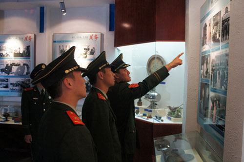 安徽安慶邊檢站開展黨團日活動