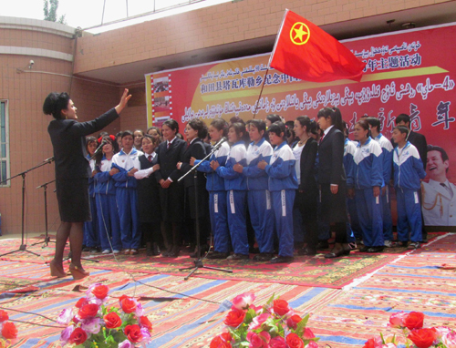 和田縣塔瓦庫勒鄉(xiāng)舉辦鄉(xiāng)村團員青年現(xiàn)代文化秀活動