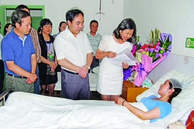 “最美護士”何遙的美麗瞬間 組圖