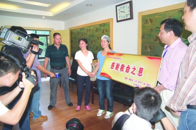 “最美護士”何遙的美麗瞬間 組圖