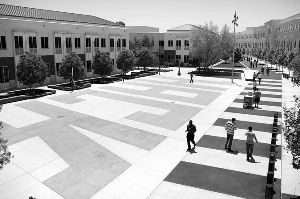 Facebook今日上市 扎克伯格身價達近300億美元(組圖)