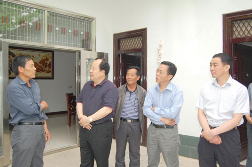 河南省社科聯(lián)赴濟(jì)源調(diào)研新型農(nóng)村社區(qū)建設(shè)