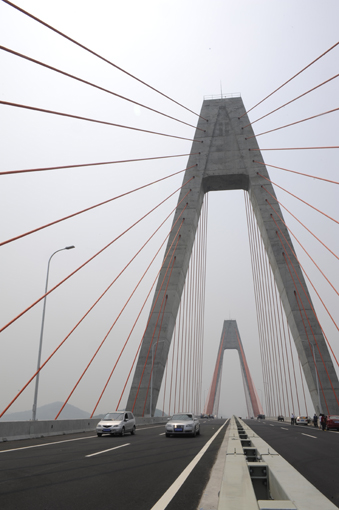 山東海陽丁字灣跨海大橋正式通車