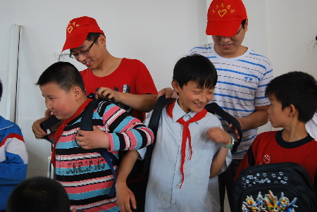 留守兒童的快樂“六一”（組圖）