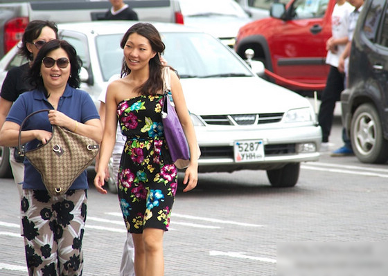 實拍蒙古國大街上出人意料的美女