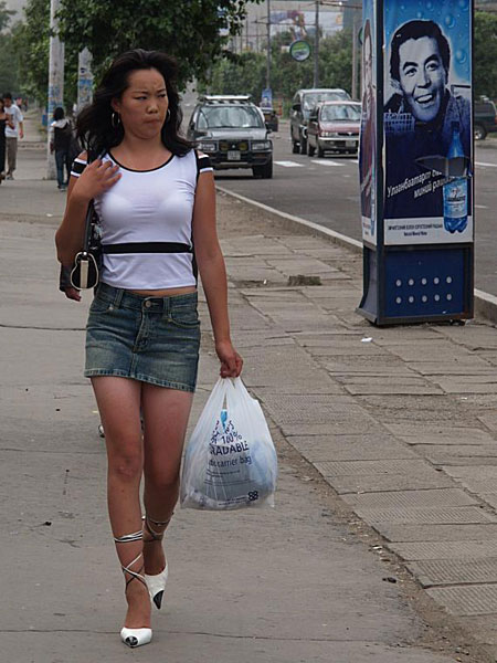 實拍蒙古國大街上出人意料的美女