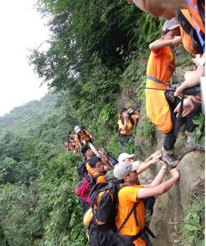 “畫出彩虹”繪畫聯展:一個純民間組織的助學之夢