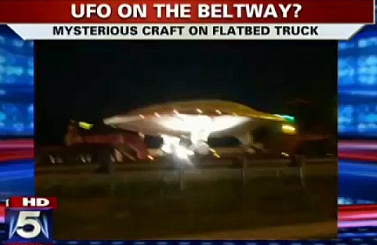 美高速公路現疑似UFO 被空軍運走