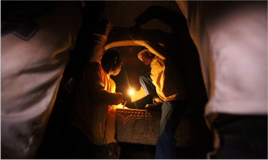 馬達(dá)加斯加獨(dú)特“翻尸節(jié)”