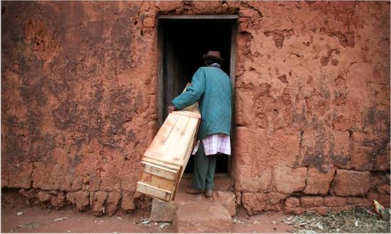 馬達加斯加獨特“翻尸節”