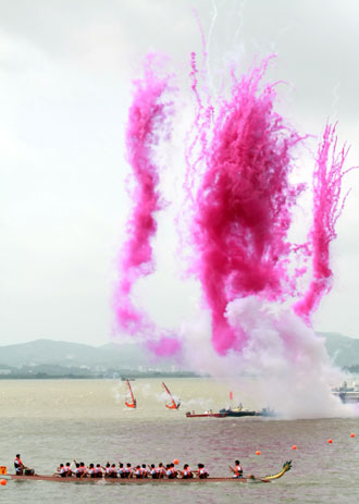 汕頭首屆海上龍舟賽因大風改為友誼賽