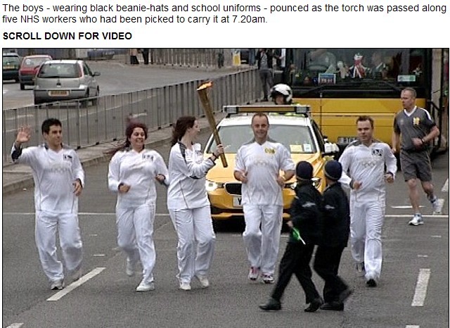 倫敦奧運會火炬險被2名惡作劇少年搶走