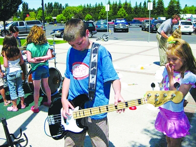 美國(guó)小學(xué)生暑假要做100事 我們的學(xué)生忙什么?