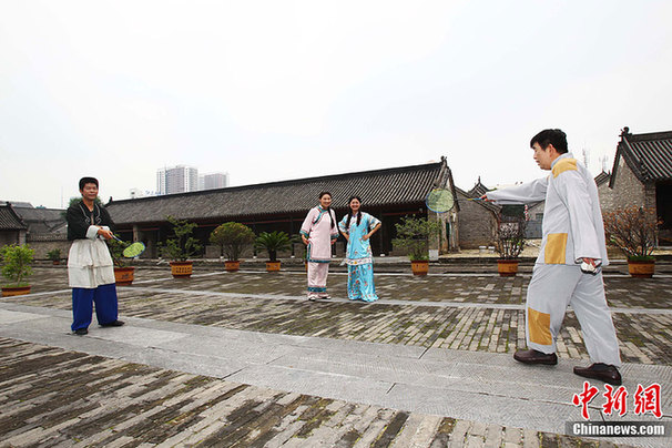 河南南陽旅游局拍微電影 局長客串乞丐