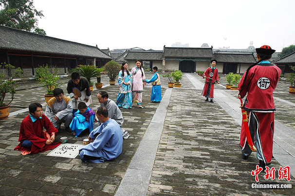 河南南陽(yáng)旅游局拍微電影 局長(zhǎng)客串乞丐