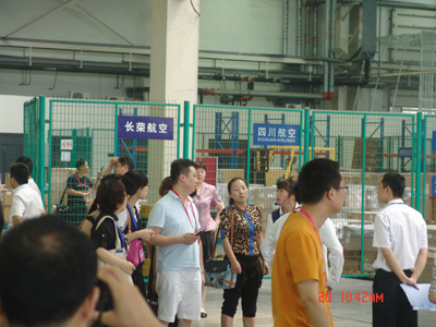 國際航空物流巨頭齊聚鄭州 考察河南航空物流