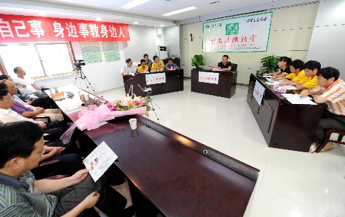 社區(qū)道德講堂“開辯了”