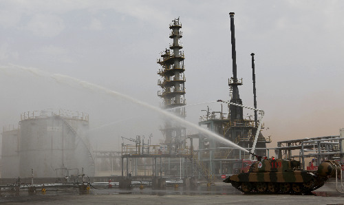 克拉瑪依舉行油罐類火災(zāi)滅火演練