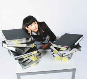 “焦慮貼”引網(wǎng)友熱議“職場(chǎng)危機(jī)”