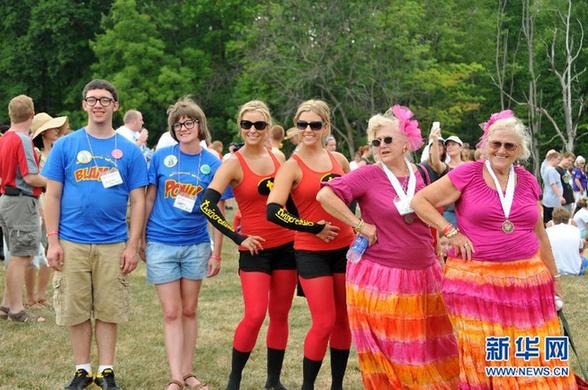 世界各地數(shù)千名雙胞胎齊聚美國特溫斯堡