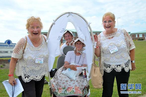 世界各地?cái)?shù)千名雙胞胎齊聚美國(guó)特溫斯堡