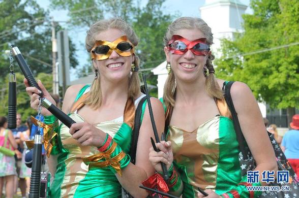 世界各地數(shù)千名雙胞胎齊聚美國特溫斯堡