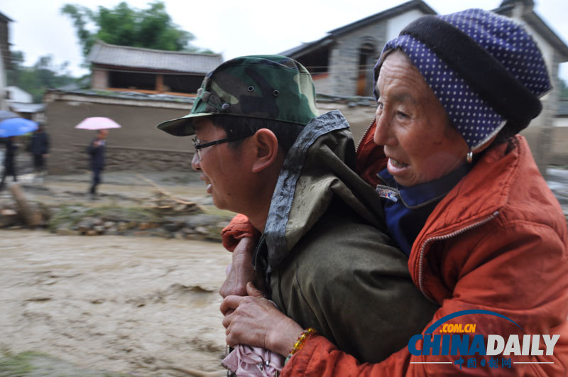大理洱源突發泥石流災害100余人被困（高清圖）