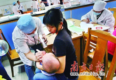 廣東:醫(yī)者流失,患者激增 兒科醫(yī)生鬧“荒”
