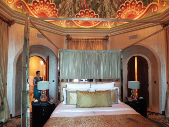 探秘迪拜一夜二十萬奢華客房?jī)?nèi)景 房間多的數(shù)不清