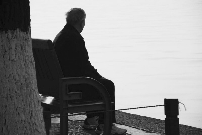 新二十四孝推行引思考別讓我們白發的父母空等待