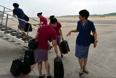 首對“母女空姐”母親正式退役 年滿50歲