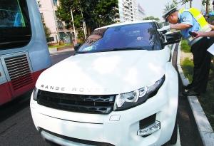 北京雨后車牌不洗凈上路可能會(huì)挨罰